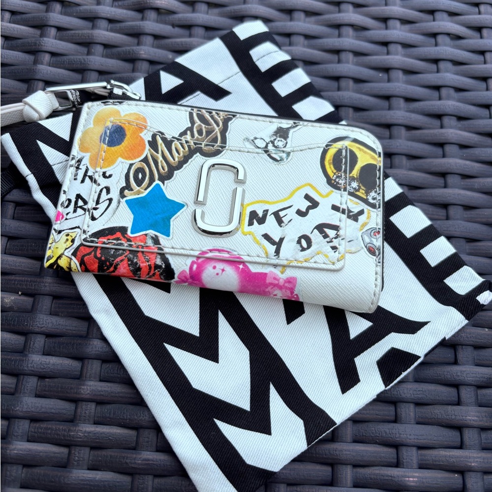 Marc Jacobs NYC Utility Snapshot Top Zip Multi Wallet Used Once!